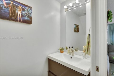 Touwnhouse à vendre à Miami, Floride: 2 chambres, 88.26 m2 № 1949570 - photo 12