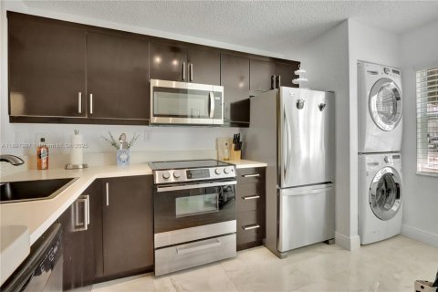 Touwnhouse à vendre à Miami, Floride: 2 chambres, 88.26 m2 № 1949570 - photo 10