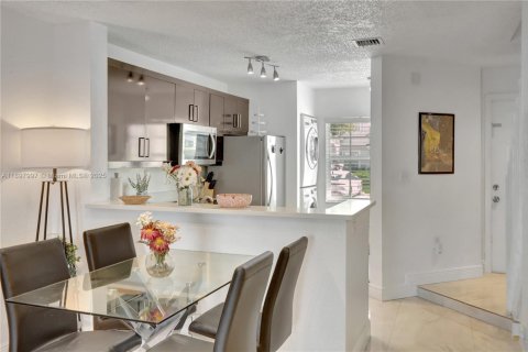 Touwnhouse à vendre à Miami, Floride: 2 chambres, 88.26 m2 № 1949570 - photo 9