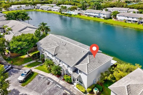 Touwnhouse à vendre à Miami, Floride: 2 chambres, 88.26 m2 № 1949570 - photo 4