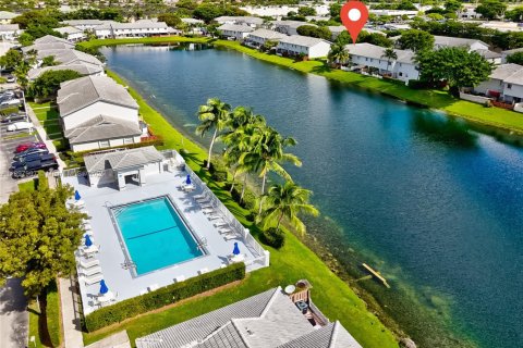 Touwnhouse à vendre à Miami, Floride: 2 chambres, 88.26 m2 № 1949570 - photo 3