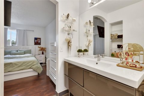 Touwnhouse à vendre à Miami, Floride: 2 chambres, 88.26 m2 № 1949570 - photo 18