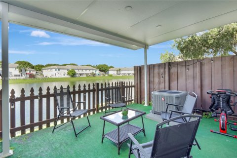 Touwnhouse à vendre à Miami, Floride: 2 chambres, 88.26 m2 № 1949570 - photo 5