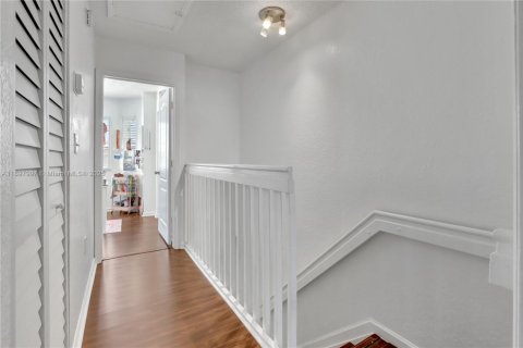 Touwnhouse à vendre à Miami, Floride: 2 chambres, 88.26 m2 № 1949570 - photo 14