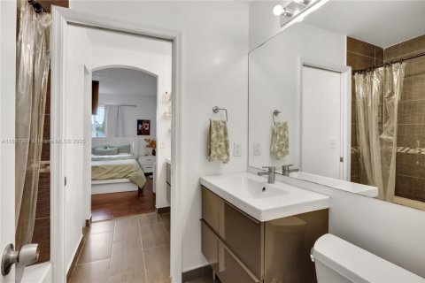 Touwnhouse à vendre à Miami, Floride: 2 chambres, 88.26 m2 № 1949570 - photo 17