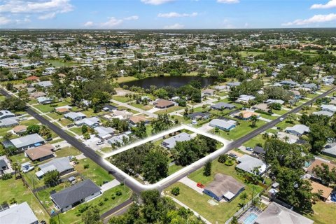 House in Venice, Florida 3 bedrooms, 177.81 sq.m. № 1869445 - photo 2