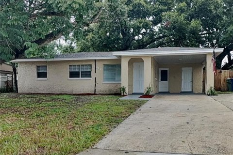 Villa ou maison à louer à Tampa, Floride: 4 chambres, 118.82 m2 № 1910984 - photo 1