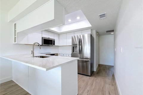 Adosado en venta en Saint Petersburg, Florida, 4 dormitorios, 149.57 m2 № 2223729 - foto 8