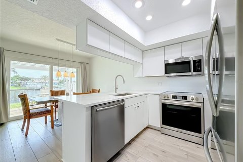 Adosado en venta en Saint Petersburg, Florida, 4 dormitorios, 149.57 m2 № 2223729 - foto 10