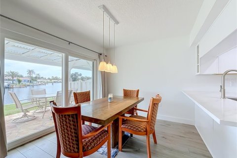 Adosado en venta en Saint Petersburg, Florida, 4 dormitorios, 149.57 m2 № 2223729 - foto 13