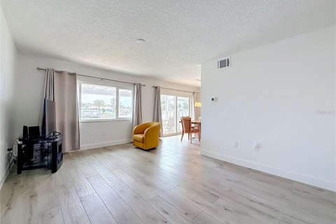 Adosado en venta en Saint Petersburg, Florida, 4 dormitorios, 149.57 m2 № 2223729 - foto 16