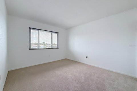 Adosado en venta en Saint Petersburg, Florida, 4 dormitorios, 149.57 m2 № 2223729 - foto 24