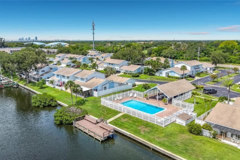 Adosado en venta en Saint Petersburg, Florida, 4 dormitorios, 149.57 m2 № 2223729 - foto 5