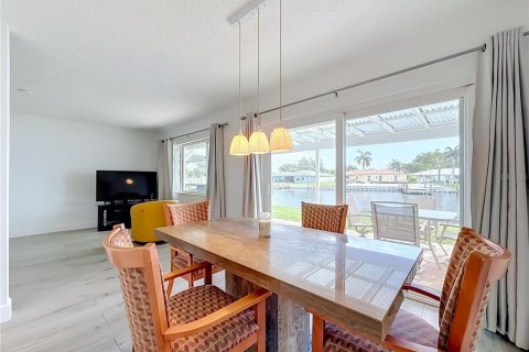 Adosado en venta en Saint Petersburg, Florida, 4 dormitorios, 149.57 m2 № 2223729 - foto 15