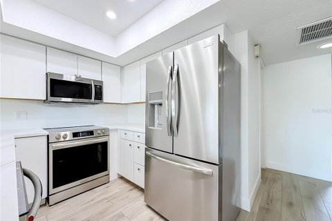 Adosado en venta en Saint Petersburg, Florida, 4 dormitorios, 149.57 m2 № 2223729 - foto 9