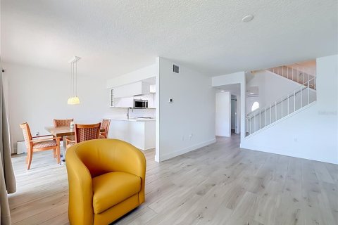Adosado en venta en Saint Petersburg, Florida, 4 dormitorios, 149.57 m2 № 2223729 - foto 12