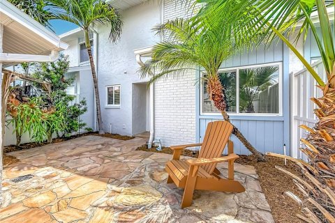 Adosado en venta en Saint Petersburg, Florida, 4 dormitorios, 149.57 m2 № 2223729 - foto 2