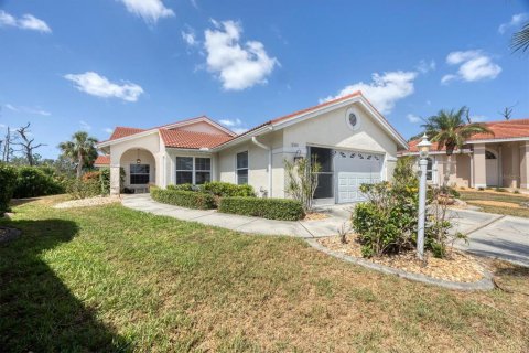 House in Englewood, Florida 2 bedrooms, 175.21 sq.m. № 1665825 - photo 2