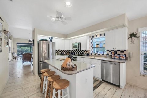 House in Englewood, Florida 2 bedrooms, 175.21 sq.m. № 1665825 - photo 14