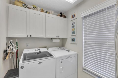 House in Englewood, Florida 2 bedrooms, 175.21 sq.m. № 1665825 - photo 30