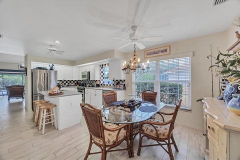 House in Englewood, Florida 2 bedrooms, 175.21 sq.m. № 1665825 - photo 18