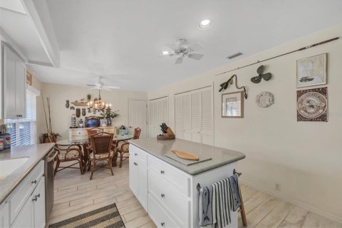 House in Englewood, Florida 2 bedrooms, 175.21 sq.m. № 1665825 - photo 16