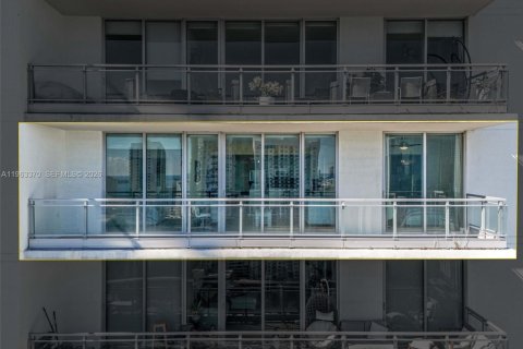 Condo in Miami, Florida, 2 bedrooms  № 2025188 - photo 17