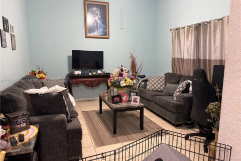 Casa en venta en Miami, Florida, 3 dormitorios, 126.25 m2 № 1992197 - foto 3