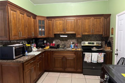 Casa en venta en Miami, Florida, 3 dormitorios, 126.25 m2 № 1992197 - foto 5