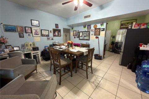 Casa en venta en Miami, Florida, 3 dormitorios, 126.25 m2 № 1992197 - foto 2