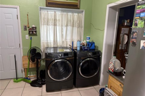 Casa en venta en Miami, Florida, 3 dormitorios, 126.25 m2 № 1992197 - foto 4