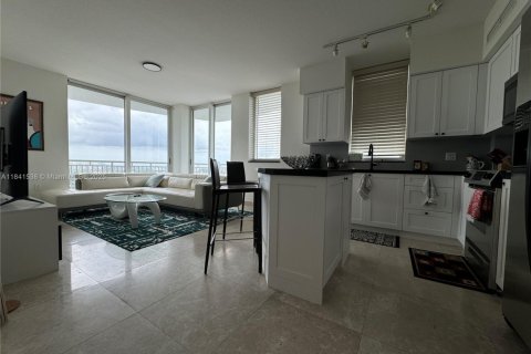 Снять в аренду кондоминиум в Халландейл-Бич, Флорида 2 спальни, 125.79м2, № 1939583 - фото 9