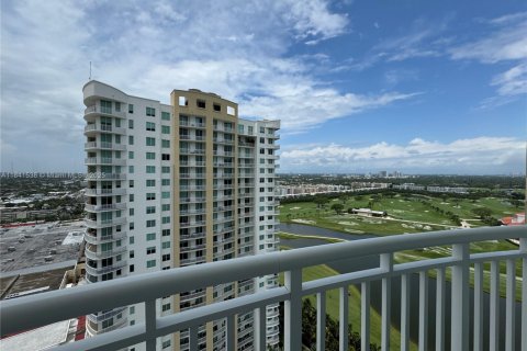 Снять в аренду кондоминиум в Халландейл-Бич, Флорида 2 спальни, 125.79м2, № 1939583 - фото 3