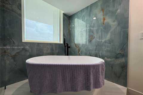 Снять в аренду кондоминиум в Халландейл-Бич, Флорида 2 спальни, 125.79м2, № 1939583 - фото 20