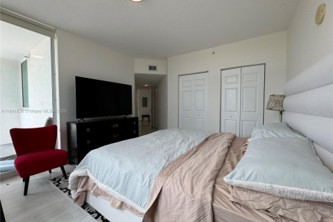 Снять в аренду кондоминиум в Халландейл-Бич, Флорида 2 спальни, 125.79м2, № 1939583 - фото 26