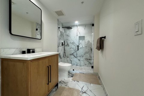 Снять в аренду кондоминиум в Халландейл-Бич, Флорида 2 спальни, 125.79м2, № 1939583 - фото 17