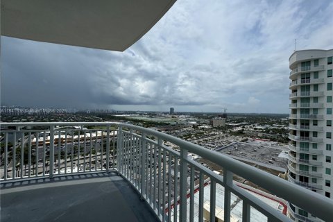 Снять в аренду кондоминиум в Халландейл-Бич, Флорида 2 спальни, 125.79м2, № 1939583 - фото 4