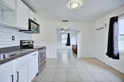 House in Avon Park, Florida 2 bedrooms, 69.68 sq.m. № 2199703 - photo 5