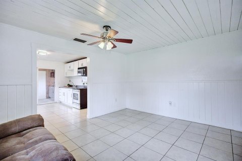 House in Avon Park, Florida 2 bedrooms, 69.68 sq.m. № 2199703 - photo 9