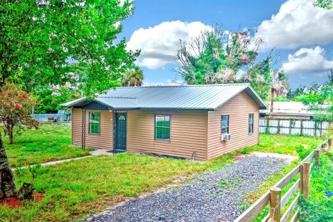 House in Avon Park, Florida 2 bedrooms, 69.68 sq.m. № 2199703 - photo 2
