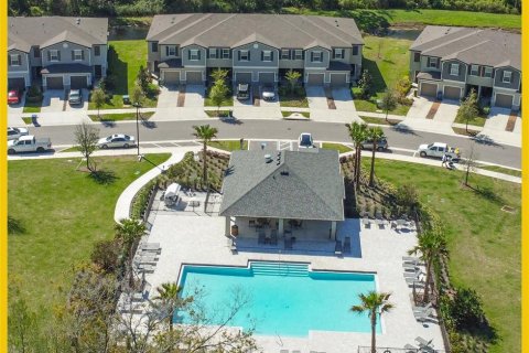 Townhouse in Land O' Lakes, Florida 3 bedrooms, 151.8 sq.m. № 2225758