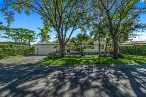 Villa ou maison à vendre à South Miami, Floride: 3 chambres, 248.51 m2 № 2068782 - photo 2