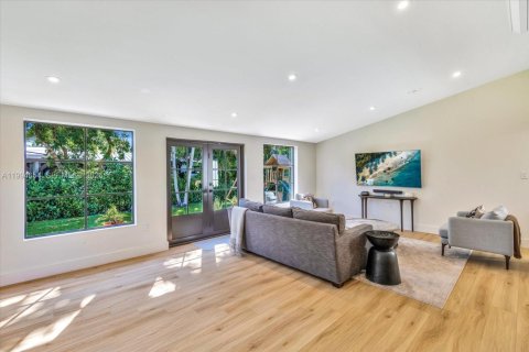 Villa ou maison à vendre à South Miami, Floride: 3 chambres, 248.51 m2 № 2068782 - photo 11