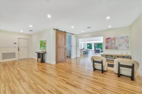 Villa ou maison à vendre à South Miami, Floride: 3 chambres, 248.51 m2 № 2068782 - photo 3