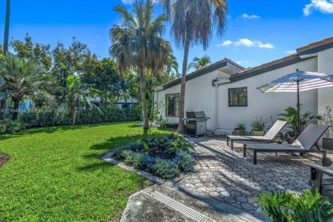 Villa ou maison à vendre à South Miami, Floride: 3 chambres, 248.51 m2 № 2068782 - photo 24