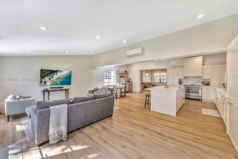 Villa ou maison à vendre à South Miami, Floride: 3 chambres, 248.51 m2 № 2068782 - photo 10