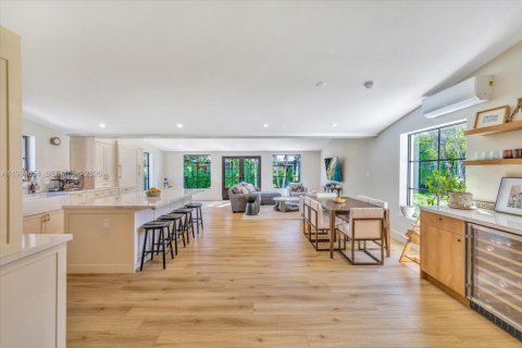 Villa ou maison à vendre à South Miami, Floride: 3 chambres, 248.51 m2 № 2068782 - photo 5