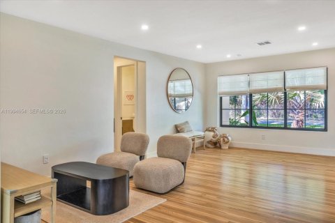Villa ou maison à vendre à South Miami, Floride: 3 chambres, 248.51 m2 № 2068782 - photo 16