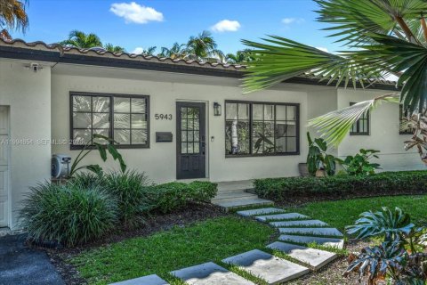 Villa ou maison à South Miami, Floride 3 chambres, 248.51 m2 № 2068782