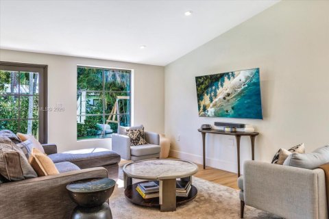 Villa ou maison à vendre à South Miami, Floride: 3 chambres, 248.51 m2 № 2068782 - photo 12